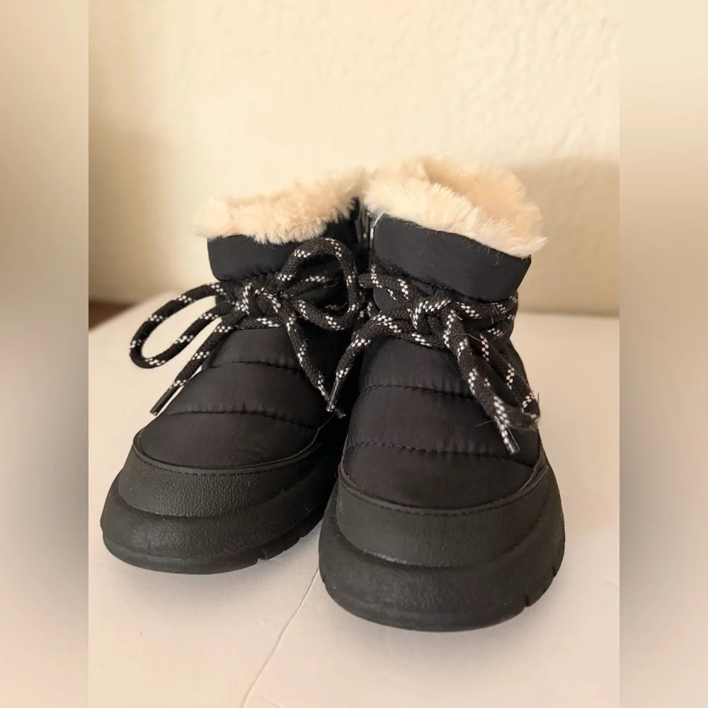 Zara Toddler Zara quilted boots size 29  5US in black gentle used